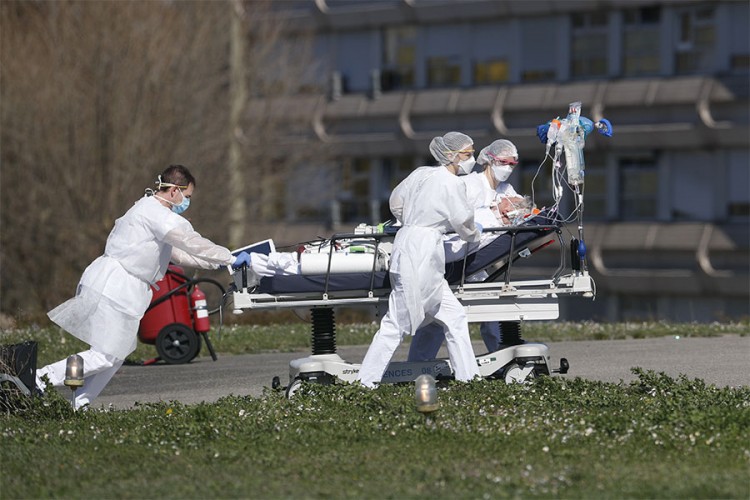 Francuske bolnice popunjene u narednih 48 časova
