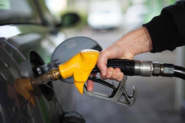 Cijene naftnih derivata snižene: Rezervoar goriva jeftiniji za 10 KM