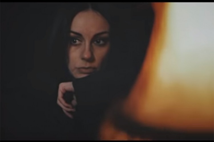 Sloboda Mićalović u spotu benda "E-Play"