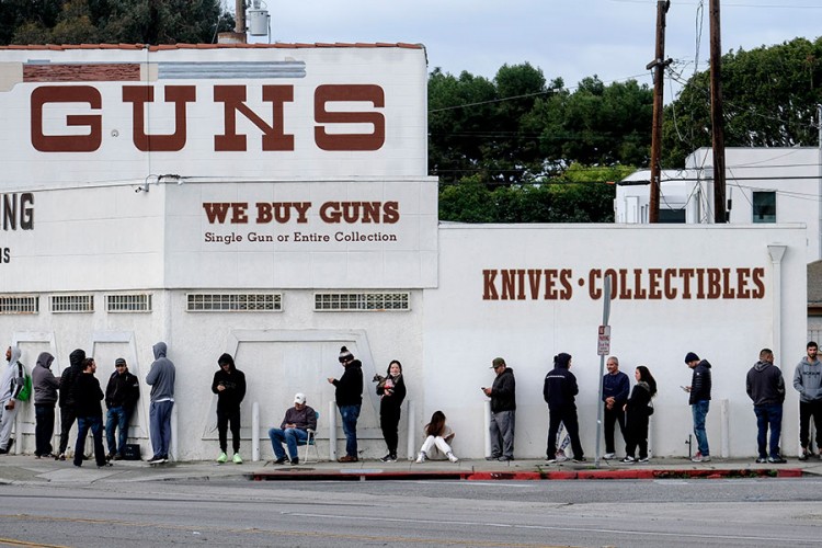 SAD: Prodavnice oružja "osnovne radnje", kao apoteke i trgovine