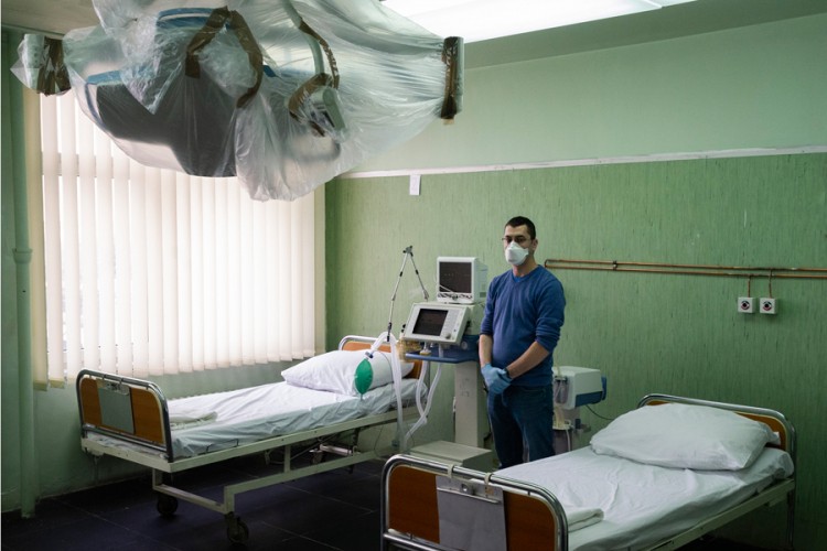 Težak dan za Srbiju: Oboljelo još 160 od virusa korona, umrlo petoro