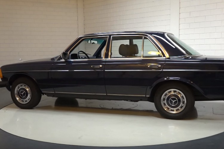 Kao nov: Na prodaju Mercedes star 42 godine sa "sićom" na satu