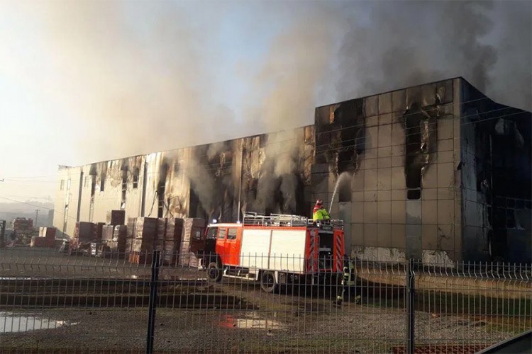 Lokalizovan požar u firmi "Famako", nema povrijeđenih