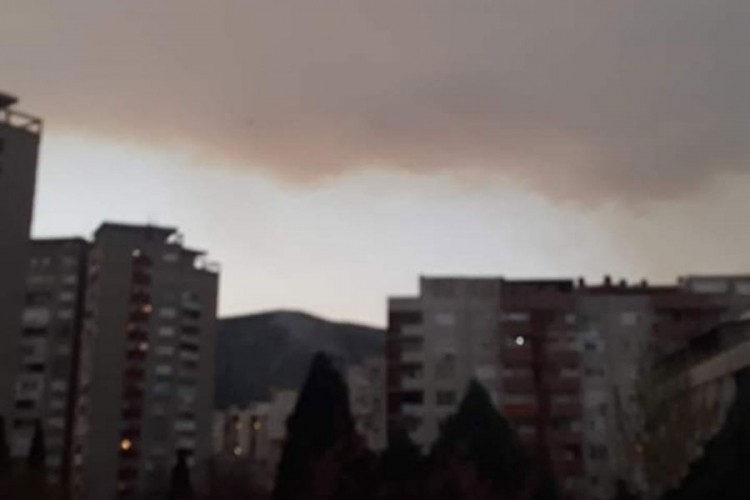 Gust dim prekrio Mostar