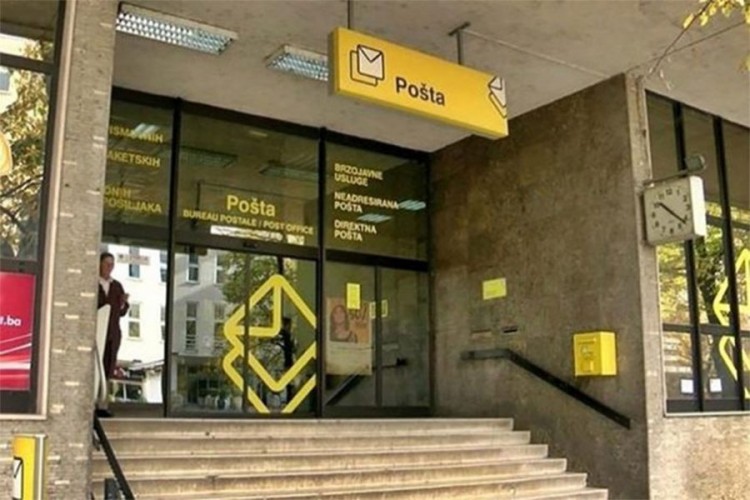 Nesporazum u Zagrebu: Žena koja je "upala" u poštu nema koronu