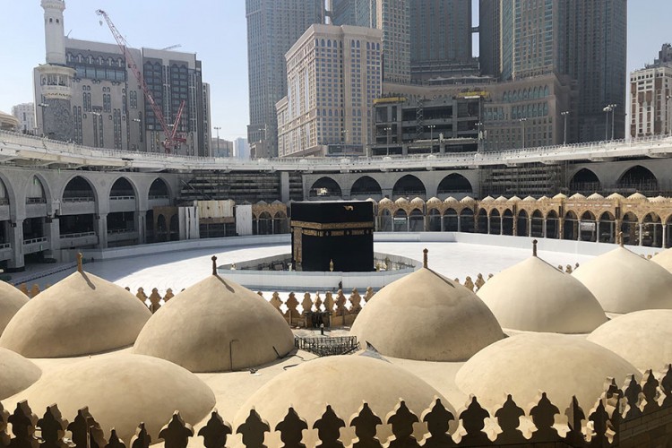 Nezapamćeni prizori iz Meke: Prostor oko Kabe potpuno prazan