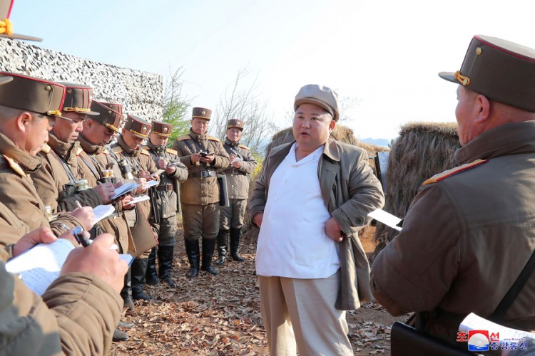 Kim nadgledao još jednu vojnu vježbu u jeku pandemije