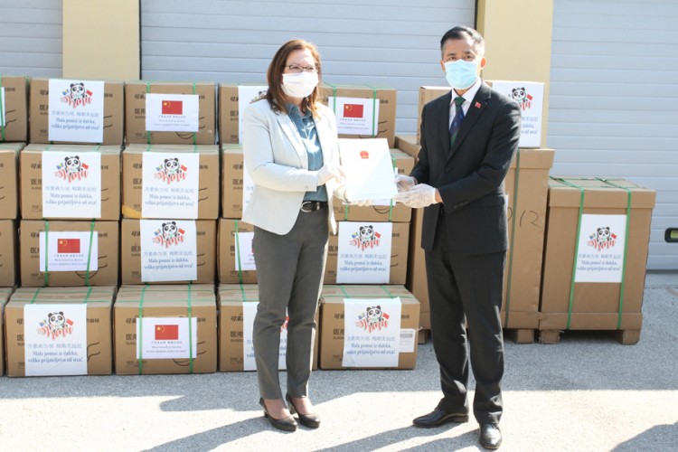 Kina donirala BiH respiratore i zaštitne maske