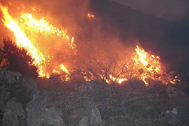 Ne jenjavaju požari u istočnoj Hercegovini, najteže stanje u Ljubinju