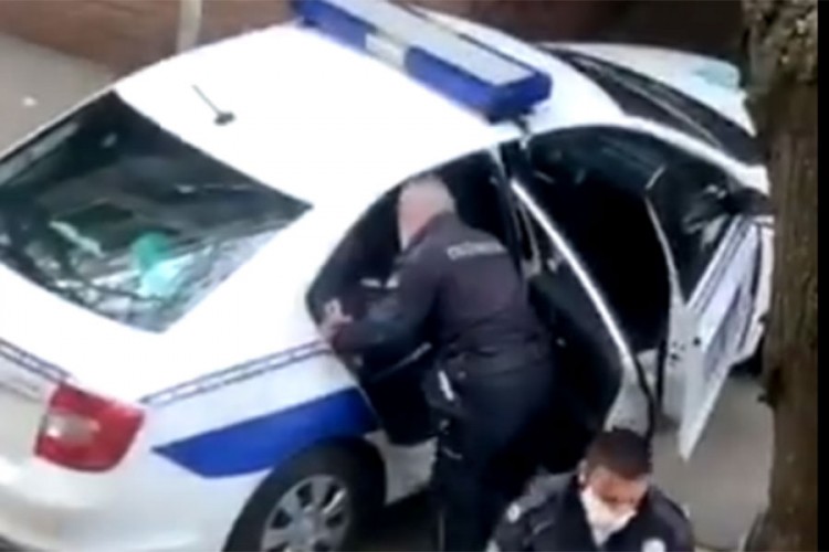Beogradski policajac šamara privedenog, reagovao Stefanović