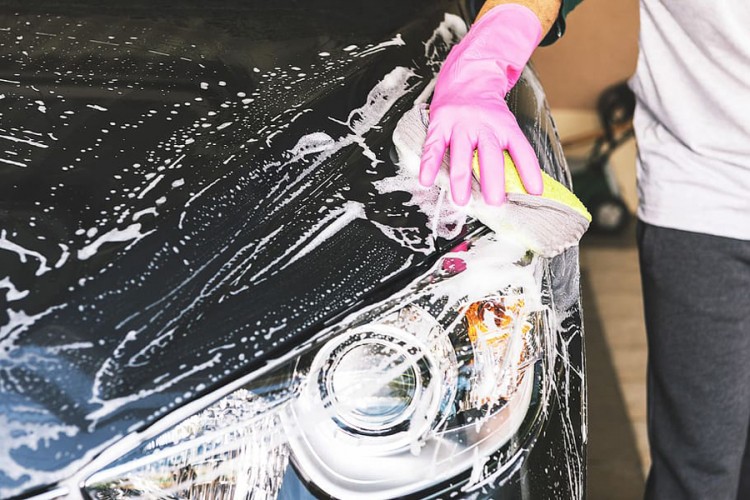 Da li je pranje automobila deterdžentom za suđe dobra ideja?
