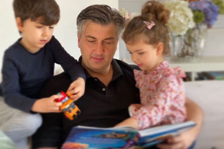 Hrvatski premijer Plenković otkrio kako provodi večeri sa djecom