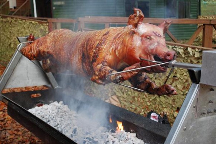 Maljčić: Totalni zastoj u potražnji svinjskog pečenja