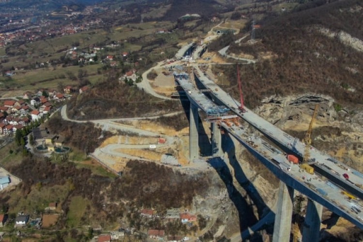 BiH: Najviši vijadukt na Koridoru 5C ubrzo će biti spojen BiH: Najviši vijadukt na Koridoru 5C ubrzo će biti spojen