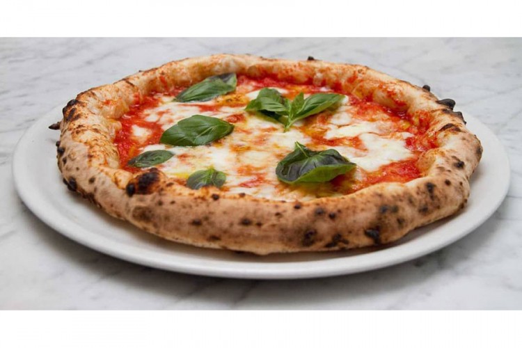 U Napulju, nakon popuštanja mjera za jedan dan prodato 60.000 pica