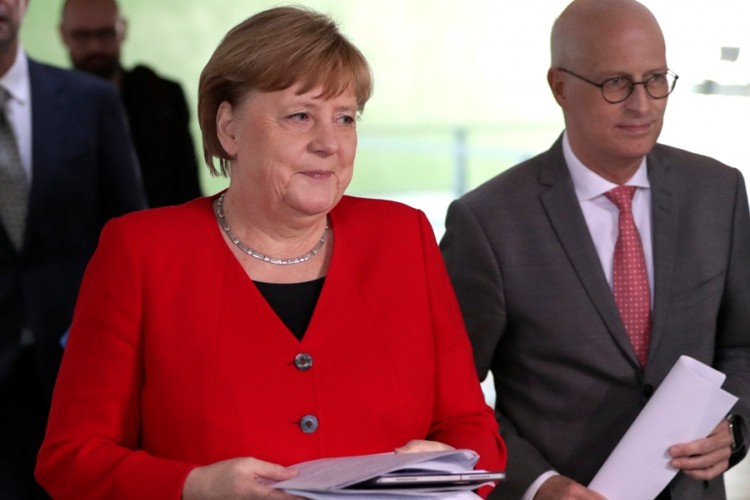 Merkel: Prva faze pandemije prošla, predstoji nam dug put