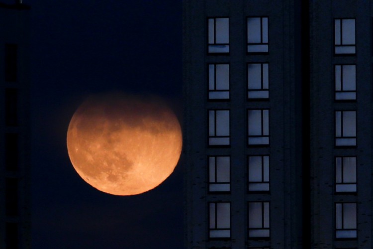 Građani Moskve uživali u noći punog Mjeseca