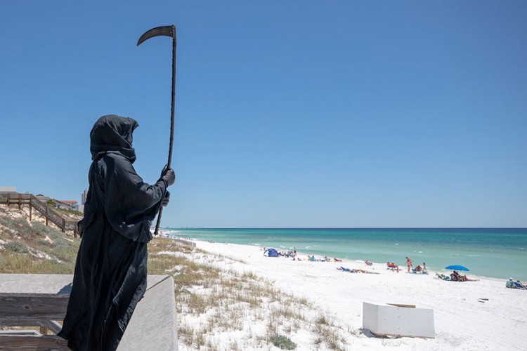 "Smrt" protestuje protiv otvaranja plaža na Foridi
