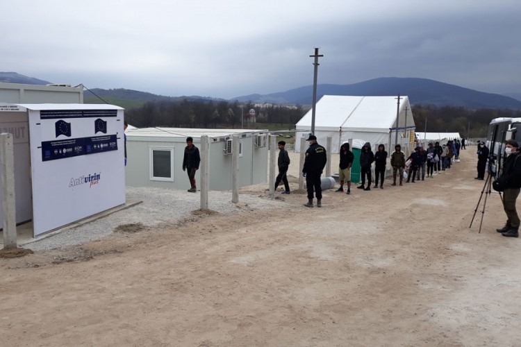 U kamp "Lipa" smješteno 800 migranata, akcija izmještanja se nastavlja