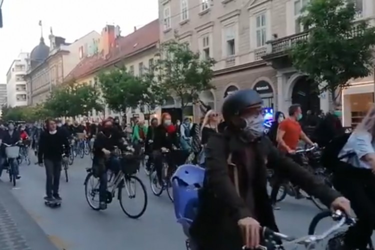 Hiljade ljudi na ulicama Ljubljane zbog represije tokom epidemije