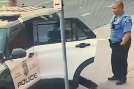 Objavljen novi snimak: Flojda policija tukla i u automobilu