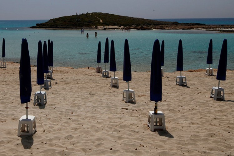 Grčka usvojila nove mjere za ponašanje na plažama