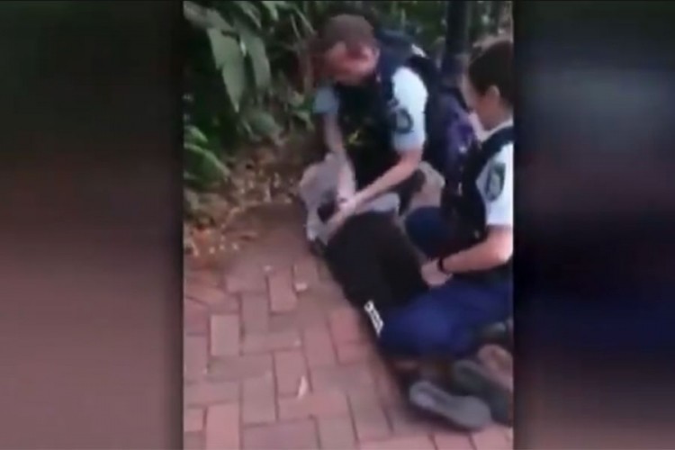 Snimak hapšenja uzburkao Australiju, strah od američkog scenarija