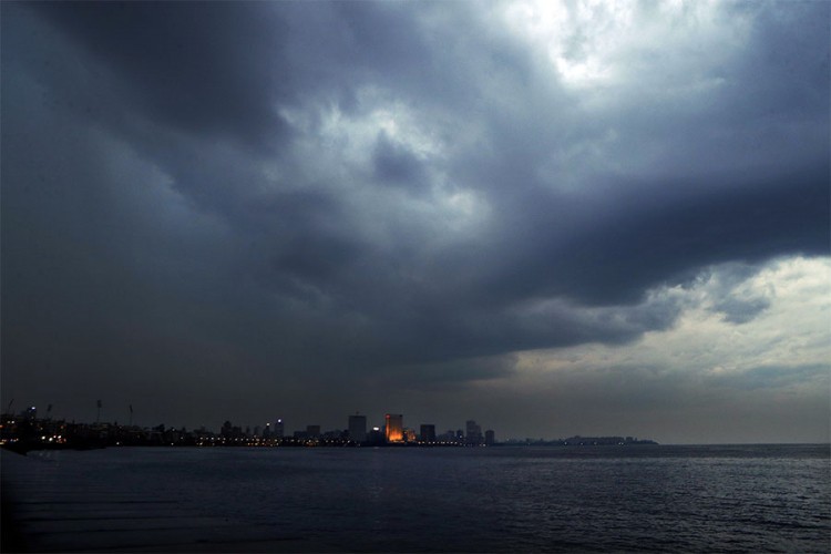 Kiša i vjetrovi u Mumbaju, ali izbjegnut diretan udar ciklona