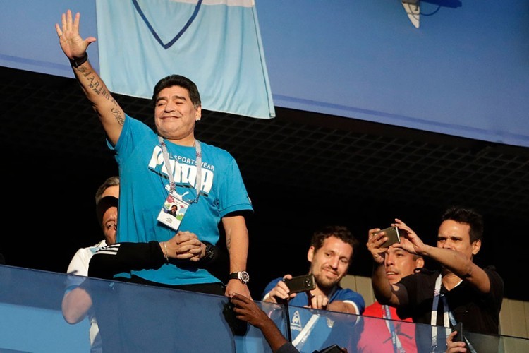 Maradona ostaje trener Himnasije