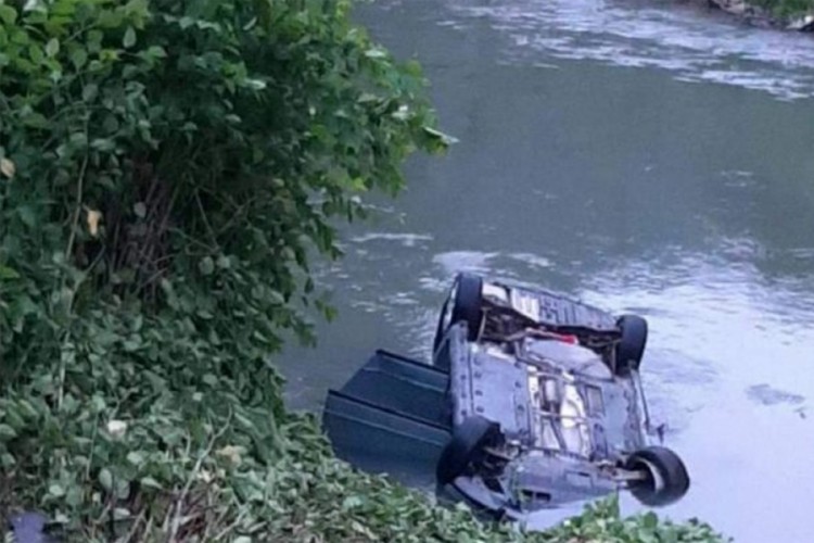 Pasat sletio u rijeku, poginuo mladić, dvojica povrijeđena