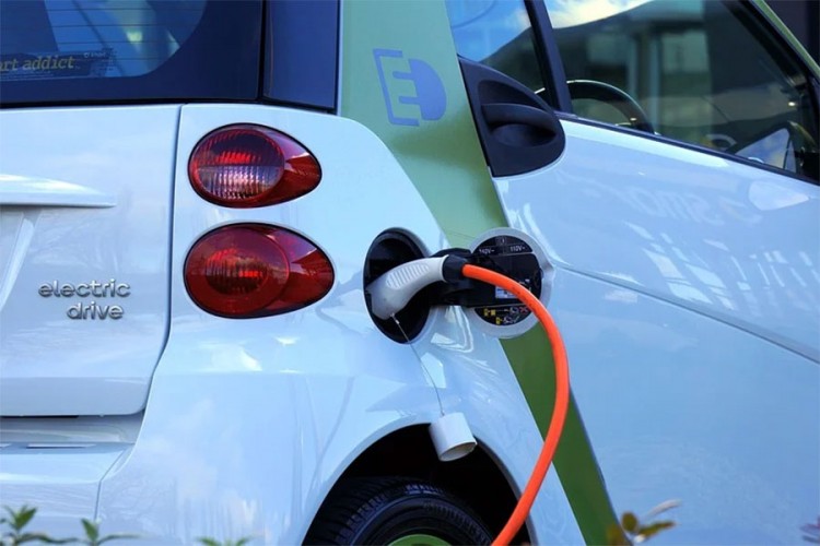 Sve pumpe u Njemačkoj moraće imati dopunu za električna auta