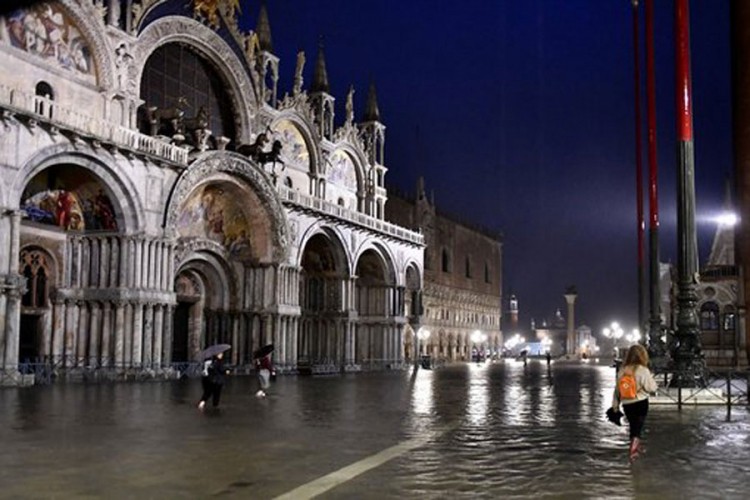 Nevrijeme širom Italije, poplavljen Trg Svetog Marka u Veneciji