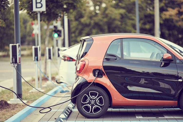 Svaka pumpa u Njemačkoj će morati da ima punjač za električna vozila