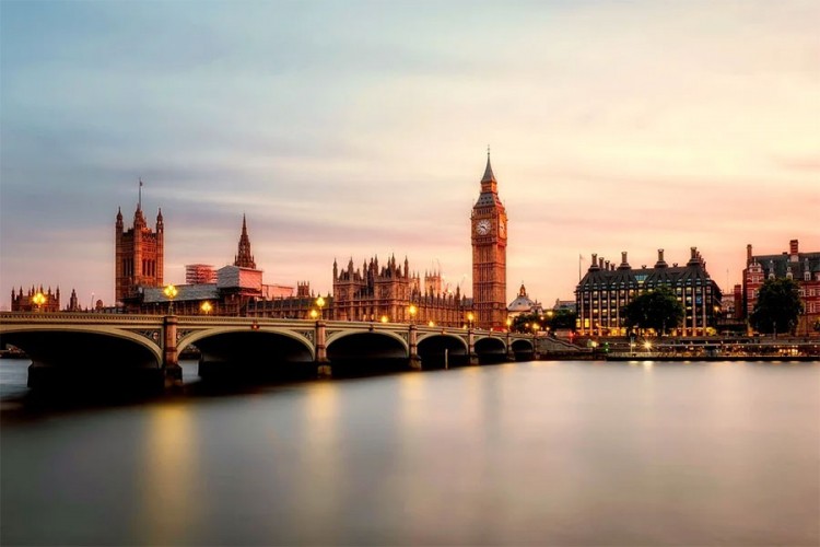 London uvodi obavezni karantin za putnike koji stižu u Britaniju