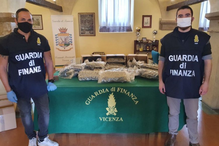 Dileri iz Srbije pali u Italiji, drogu prodavali djeci