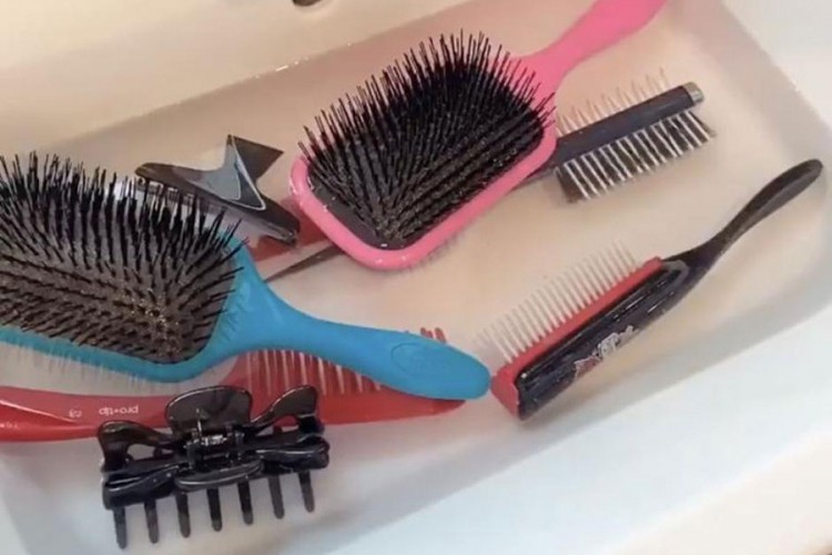 Genijalan trik za temeljno čišćenje četaka za kosu
