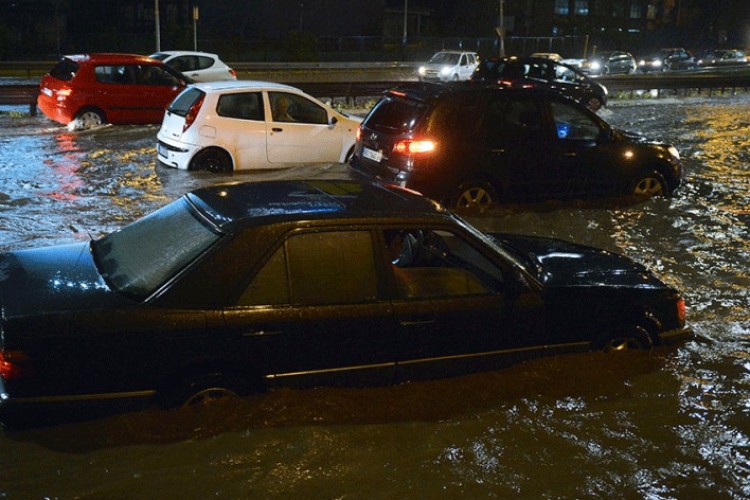 Šta uraditi sa poplavljenim automobilom
