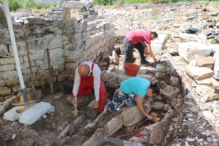 Arheološka istraživanja crkve: Pronađeni grobovi na grobovima