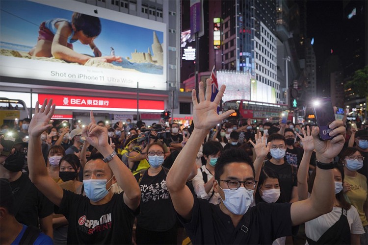 Protest u Hong Kongu povodom godišnjice sukoba sa policijom