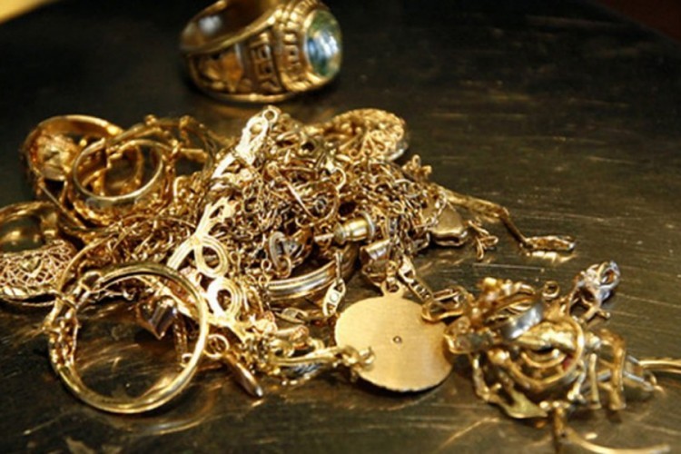 Sjekirom razbili izlog i ukrali nakit vrijedan oko 270.000 evra