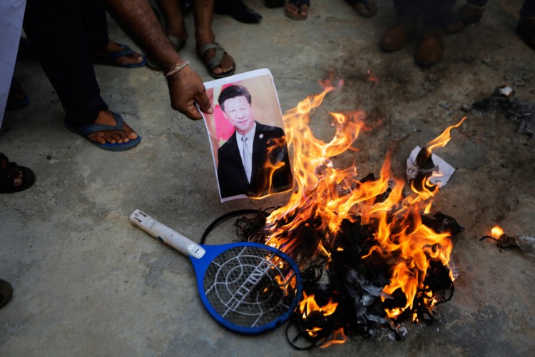 Poginulo najmanje 20 indijskih vojnika, na ulici pale slike Si Đinpinga