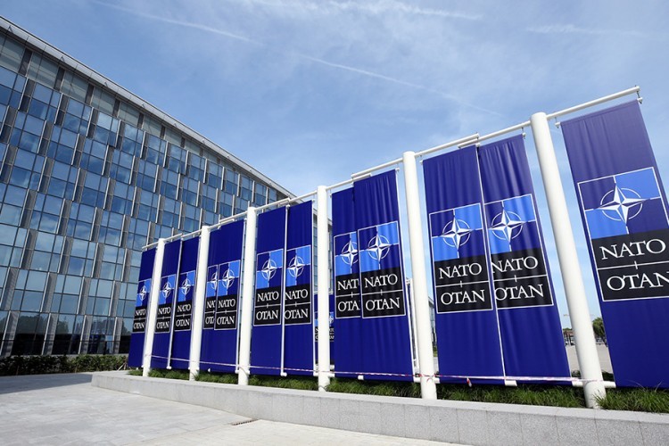 Tramp tvrdi da Njemačka duguje NATO bilion dolara