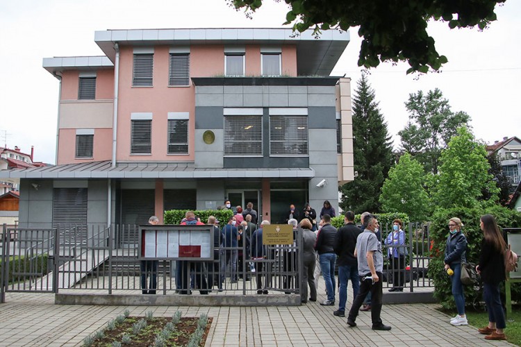 Veliki broj birača u Banjaluci, u Sarajevu do 10 sati glasalo 14%
