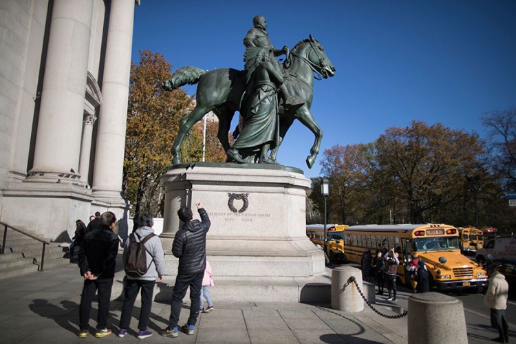 Uklanja se spomenik Teodoru Ruzveltu ispred muzeja u Njujorku
