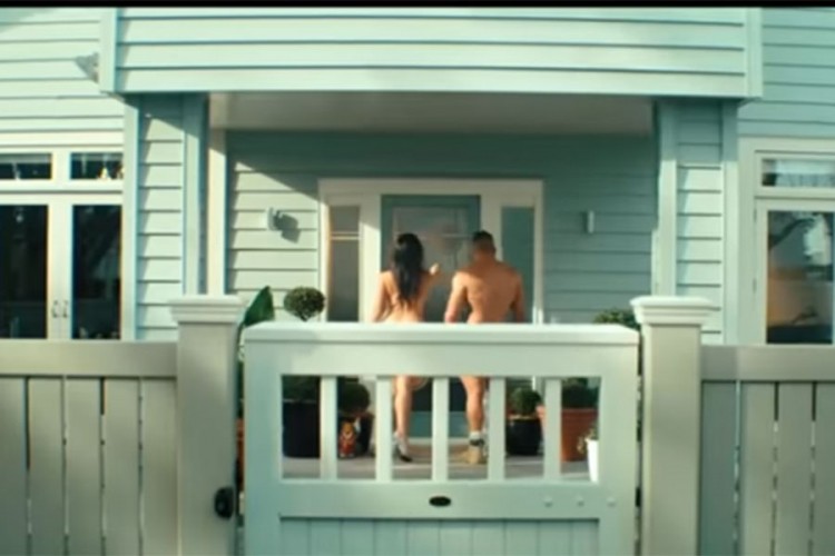 Hit reklama: Zvijezde filmova za odrasle se pojavile dječaku na vratima