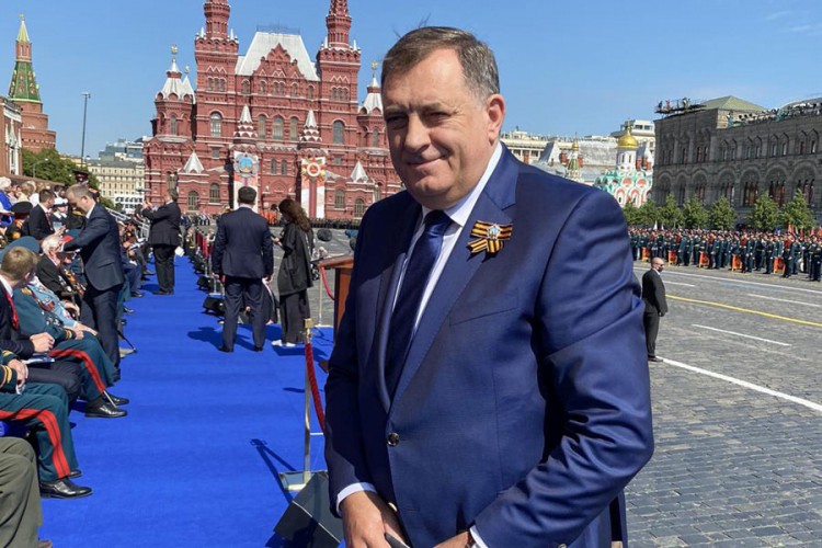 Dodika na Crvenom trgu dočekao Putin