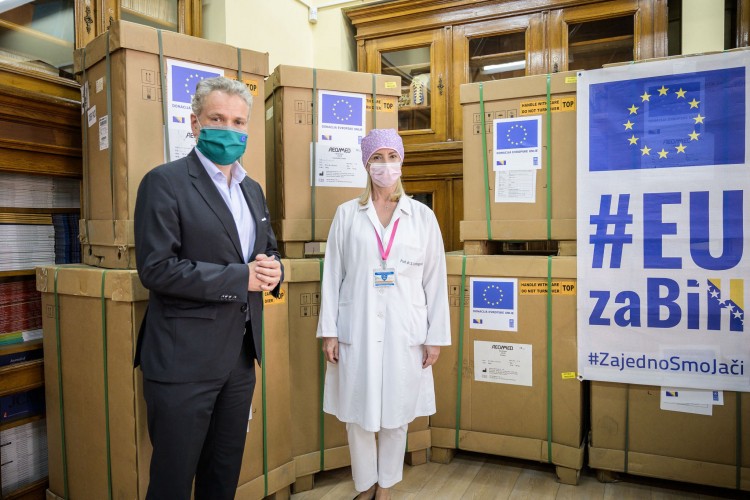 Zatler isporučio četiri respiratora UKC-u Sarajevo