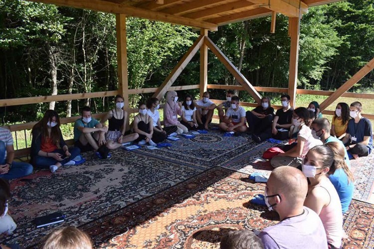 Otvoren Mirovni kamp u selu Kruhari: Sve mlade u BiH muče isti problemi