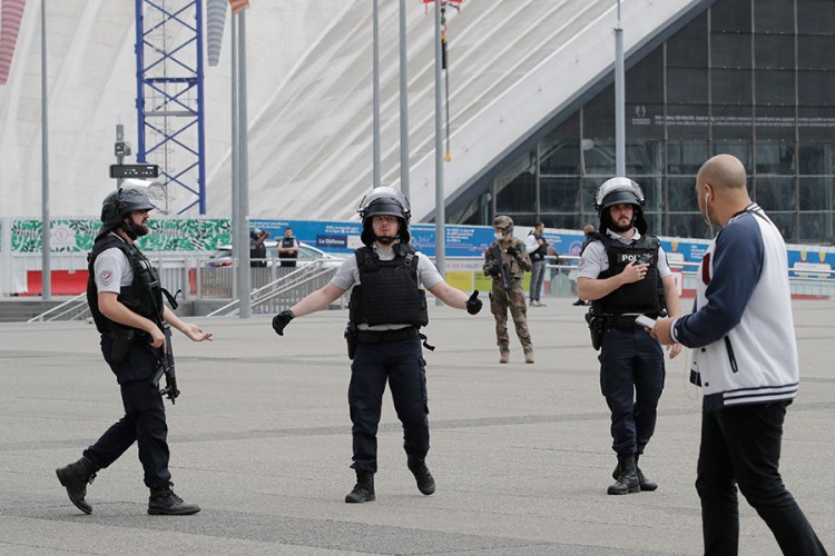 Policijska akcija: Naoružan čovjek u tržnom centru u Parizu