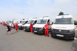 Donacija Srbije RS: Uručeni ključevi 15 sanitetskih vozila